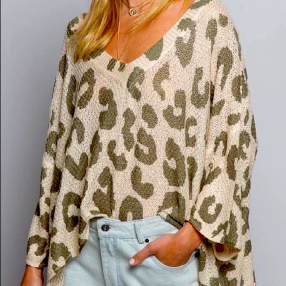 POL leopard top/sweater!